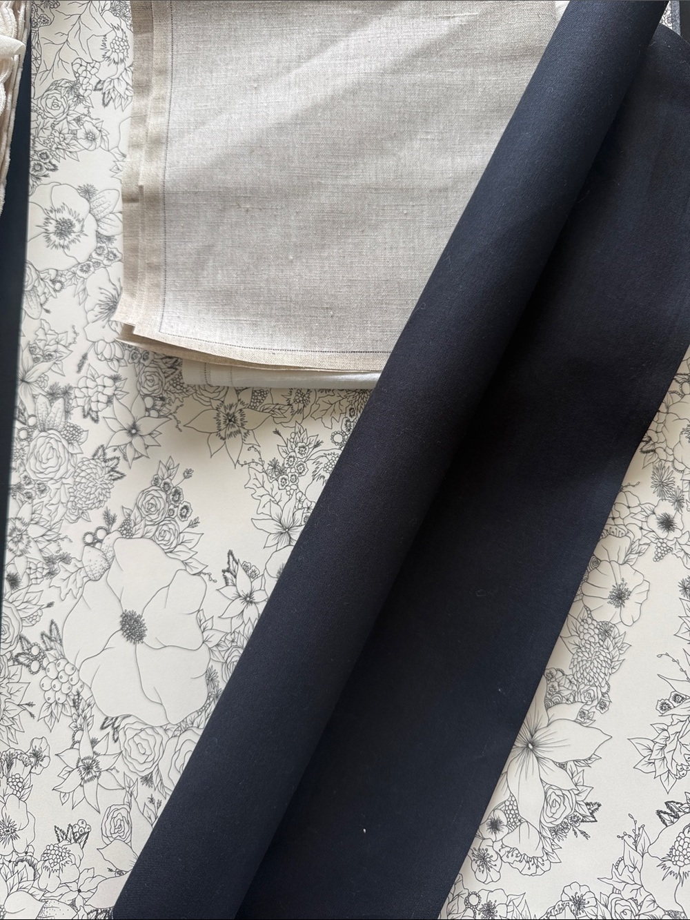 Assorted Table Linens - Picture 3 of 3